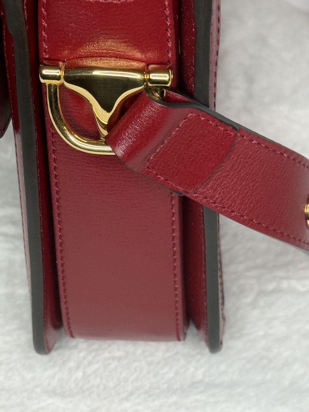 Gucci Horsebit Small Shoulder Bag in Red and Beige GG Canvas - Picture 2 of 13